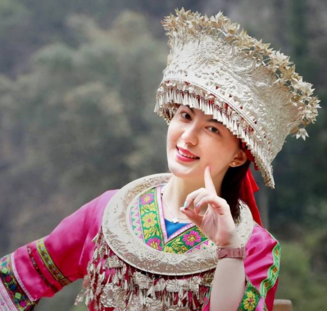 云南各民族真是美女如云,看你喜欢哪一朵?